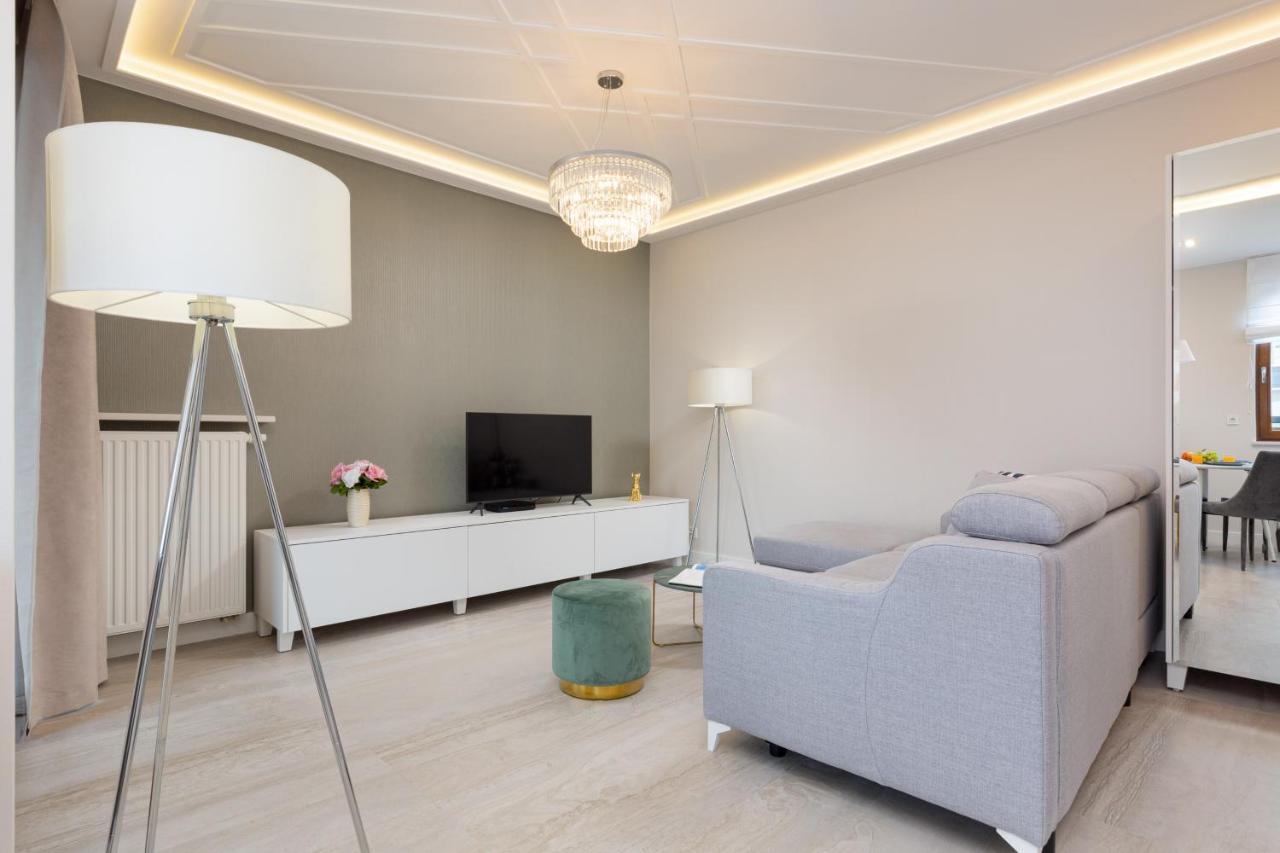 City Center Apartments Grzybowska With Parking By Noclegi Renters 바르샤바 외부 사진