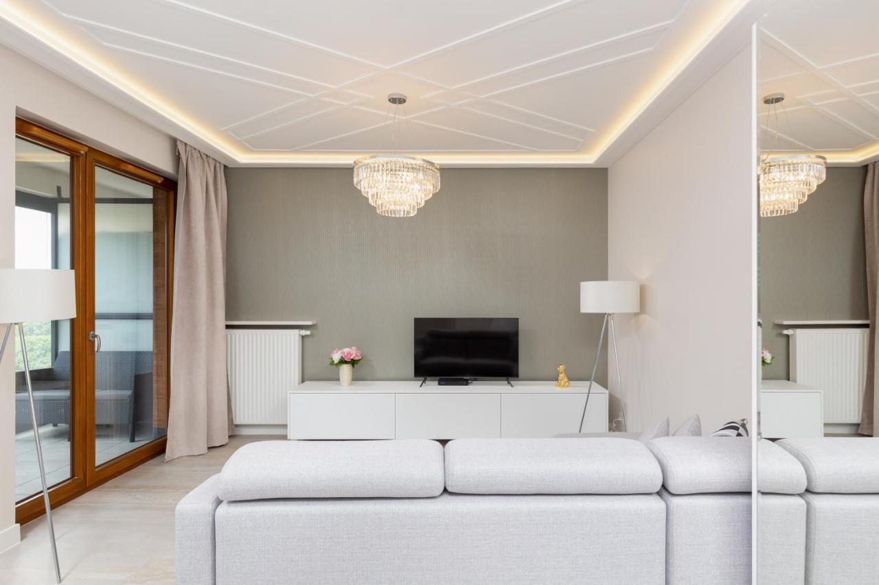City Center Apartments Grzybowska With Parking By Noclegi Renters 바르샤바 외부 사진
