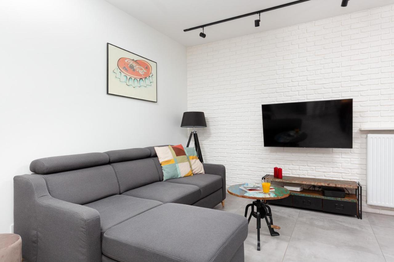 City Center Apartments Grzybowska With Parking By Noclegi Renters 바르샤바 외부 사진