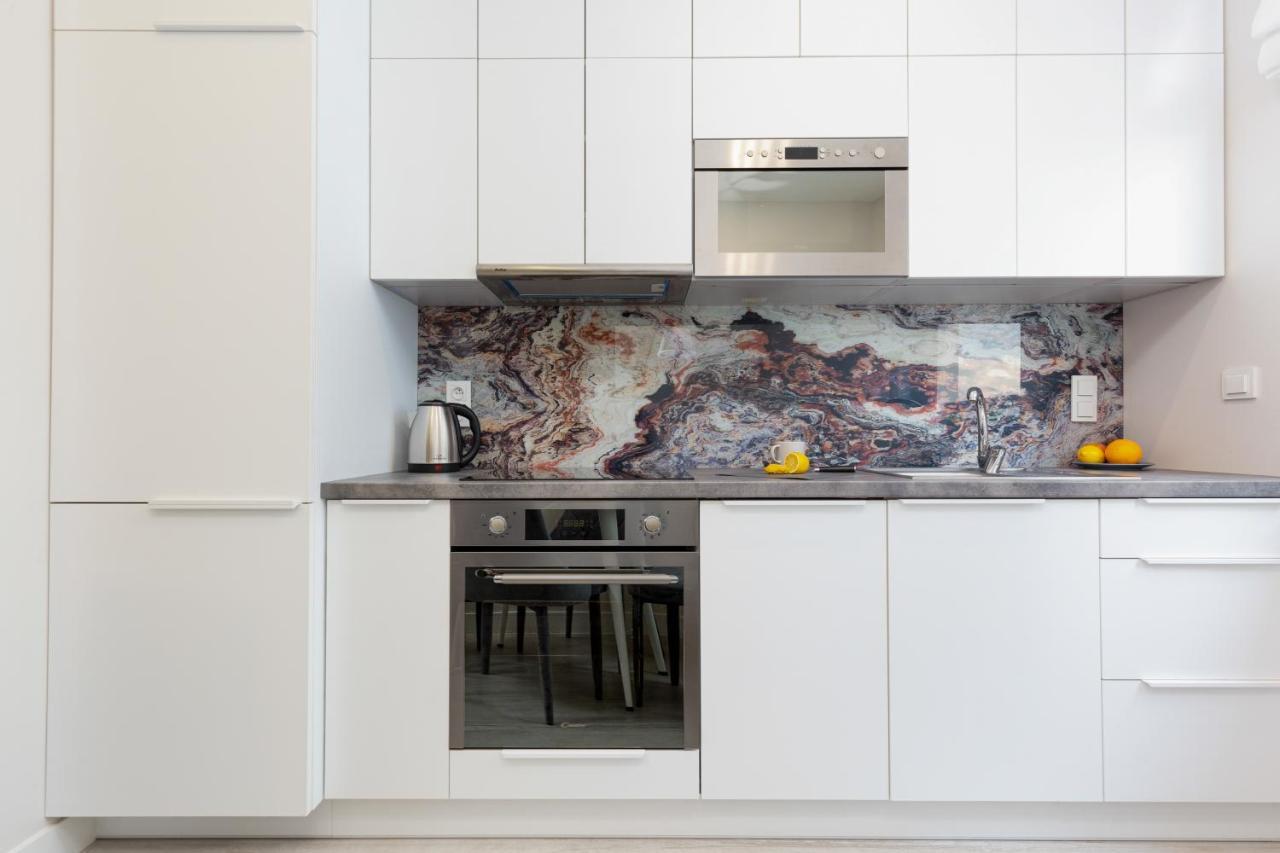 City Center Apartments Grzybowska With Parking By Noclegi Renters 바르샤바 외부 사진
