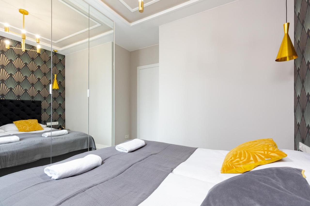 City Center Apartments Grzybowska With Parking By Noclegi Renters 바르샤바 외부 사진