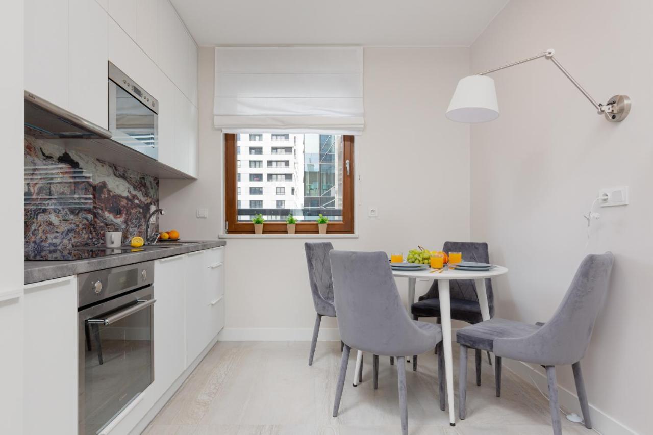 City Center Apartments Grzybowska With Parking By Noclegi Renters 바르샤바 외부 사진