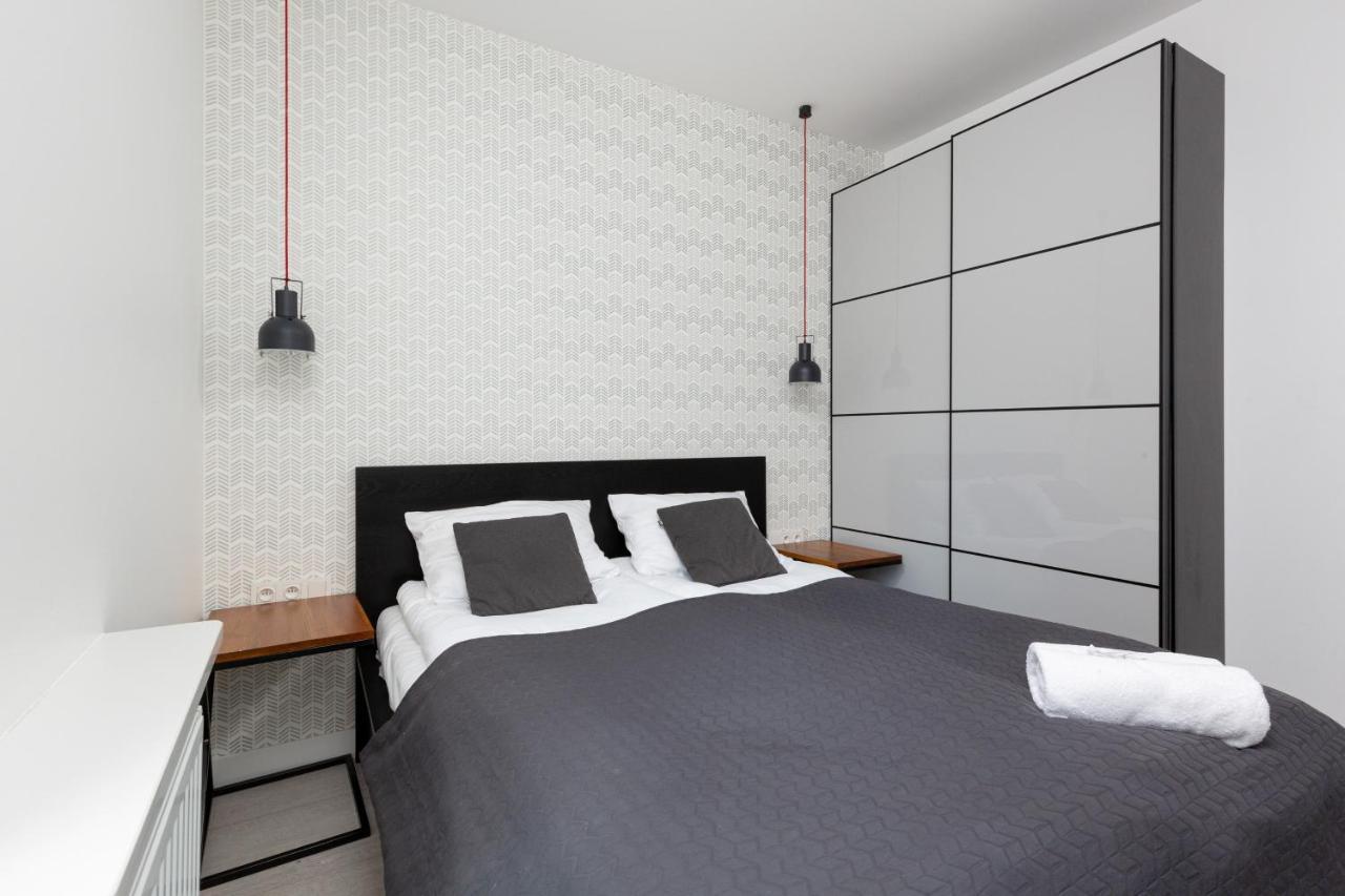 City Center Apartments Grzybowska With Parking By Noclegi Renters 바르샤바 외부 사진