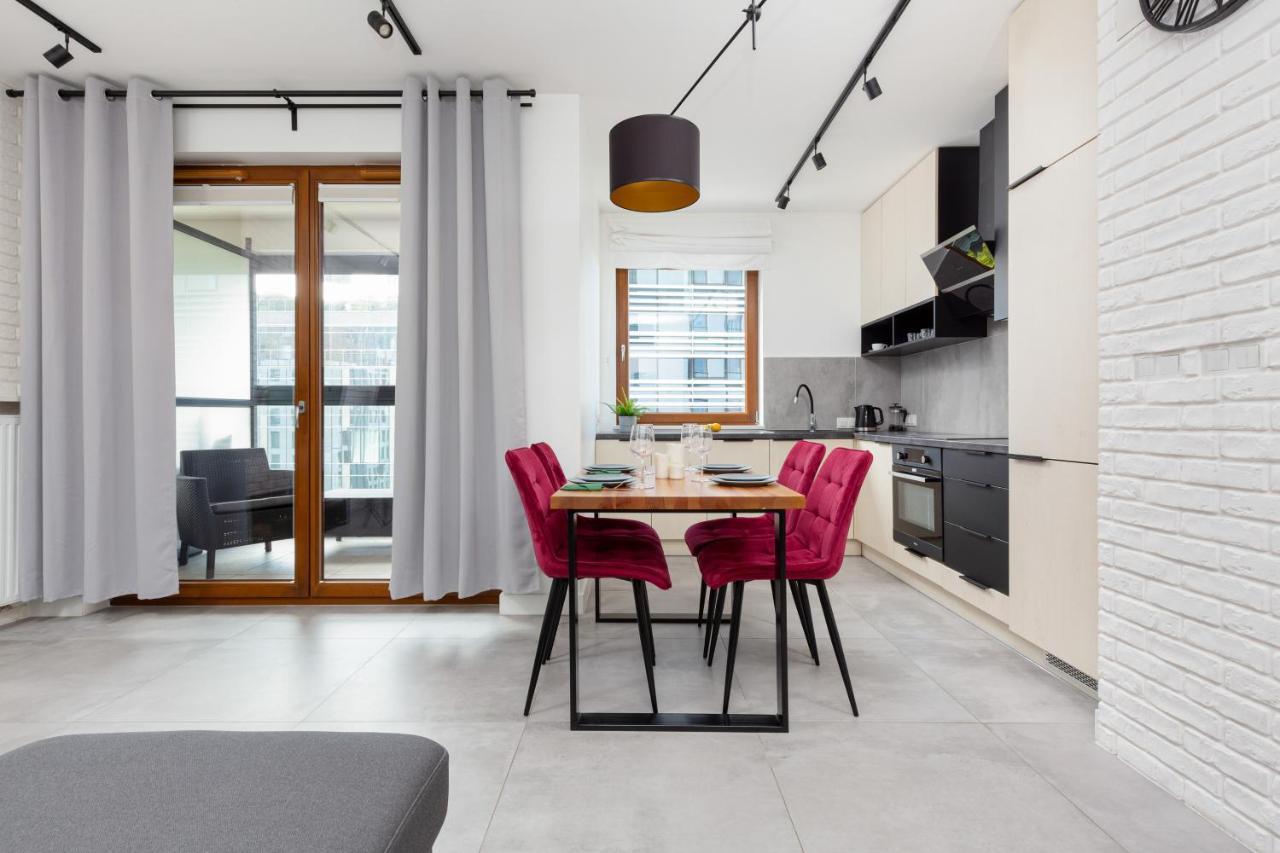 City Center Apartments Grzybowska With Parking By Noclegi Renters 바르샤바 외부 사진