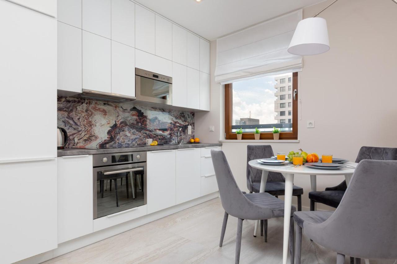 City Center Apartments Grzybowska With Parking By Noclegi Renters 바르샤바 외부 사진
