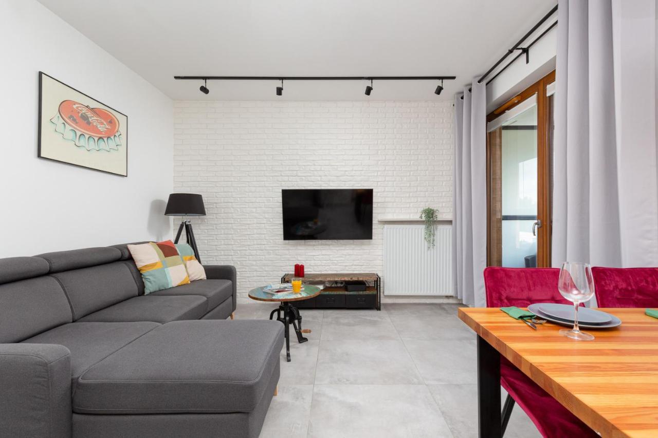 City Center Apartments Grzybowska With Parking By Noclegi Renters 바르샤바 외부 사진