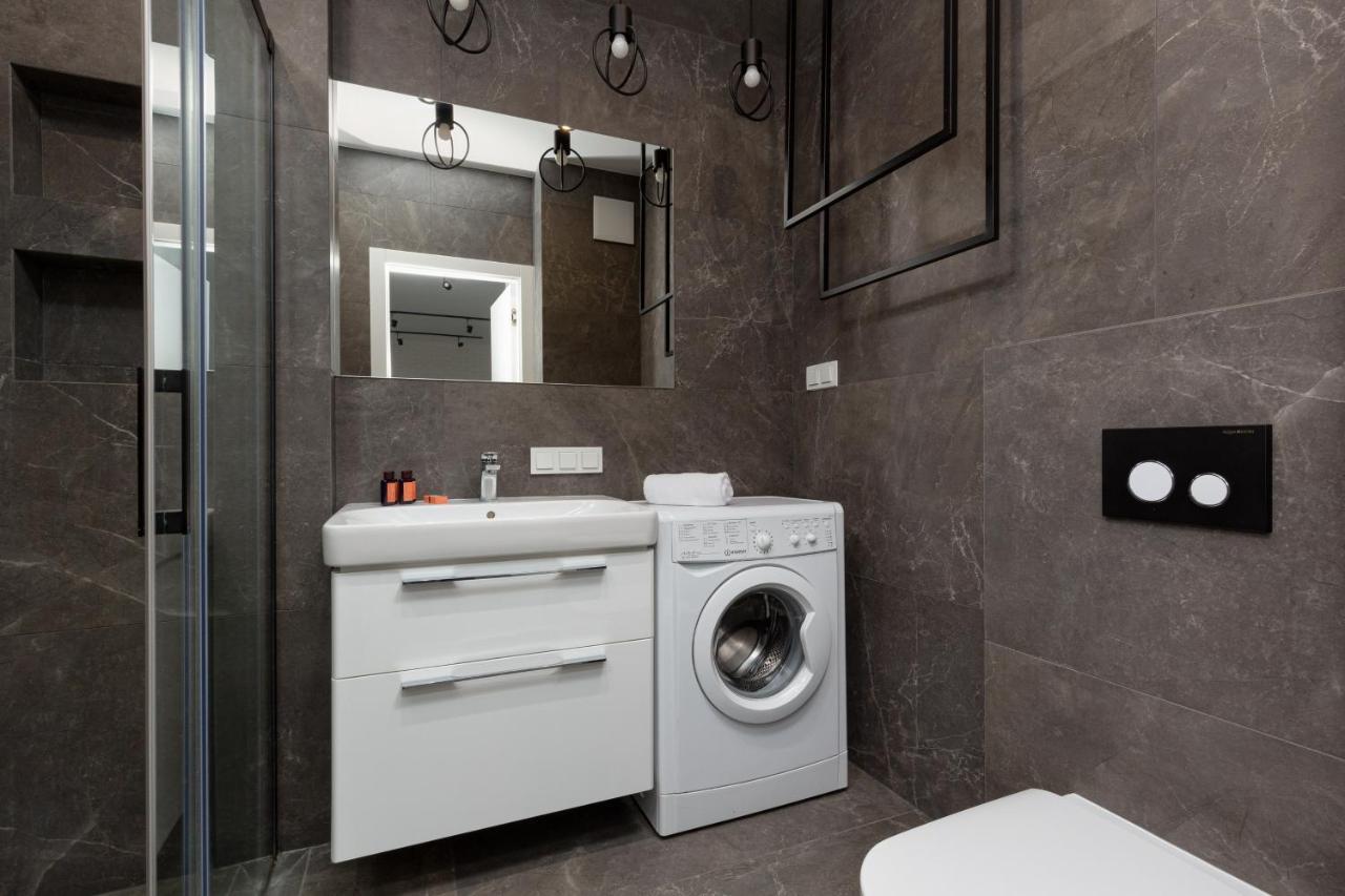City Center Apartments Grzybowska With Parking By Noclegi Renters 바르샤바 외부 사진